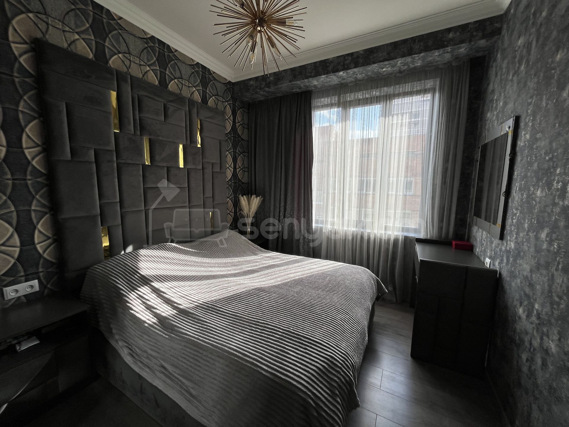 4 Սենյականոց Բնակարան Նորակառույց Քարե Շենքում, 93քմ, 4/5 հարկ, Կապիտալ Վերանորոգված