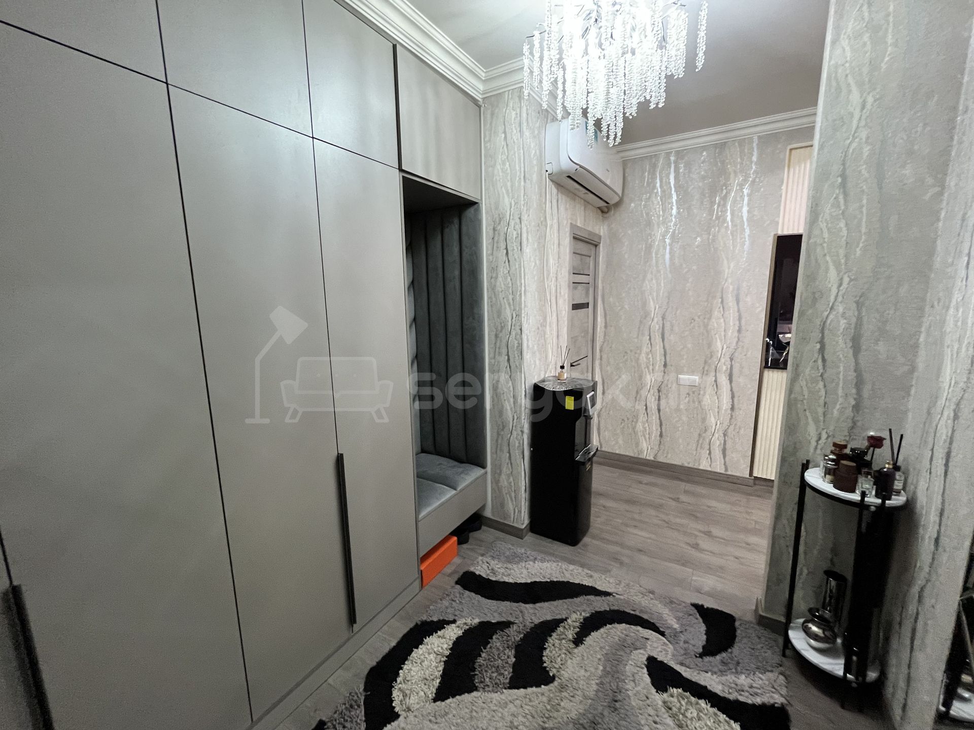 4 Սենյականոց Բնակարան Նորակառույց Քարե Շենքում, 93քմ, 4/5 հարկ, Կապիտալ Վերանորոգված