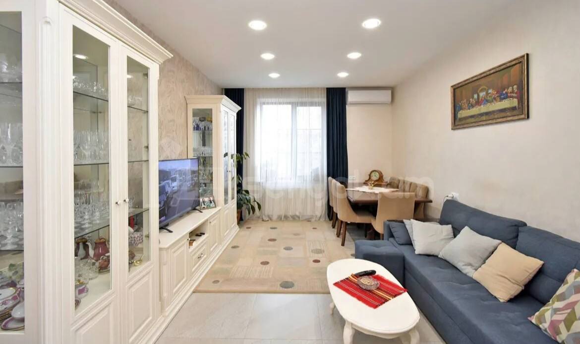 3 Սենյականոց Բնակարան Քարե Շենքում, 88քմ, 4/5 հարկ, Կապիտալ Վերանորոգված