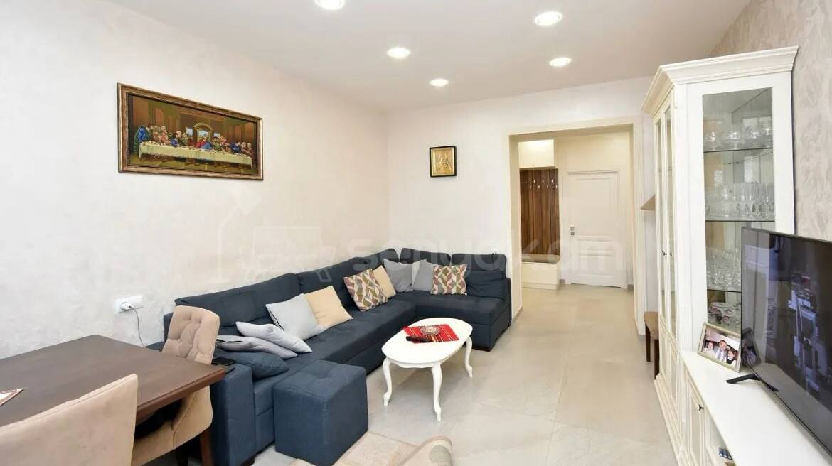 3 Սենյականոց Բնակարան Քարե Շենքում, 88քմ, 4/5 հարկ, Կապիտալ Վերանորոգված