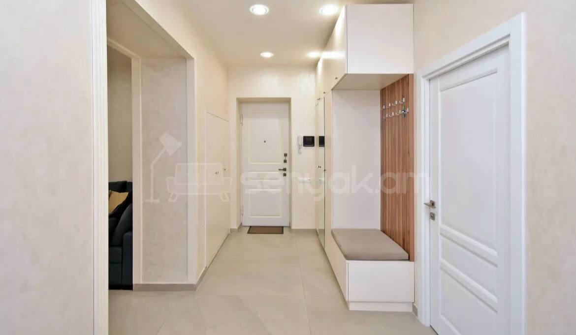 3 Սենյականոց Բնակարան Քարե Շենքում, 88քմ, 4/5 հարկ, Կապիտալ Վերանորոգված