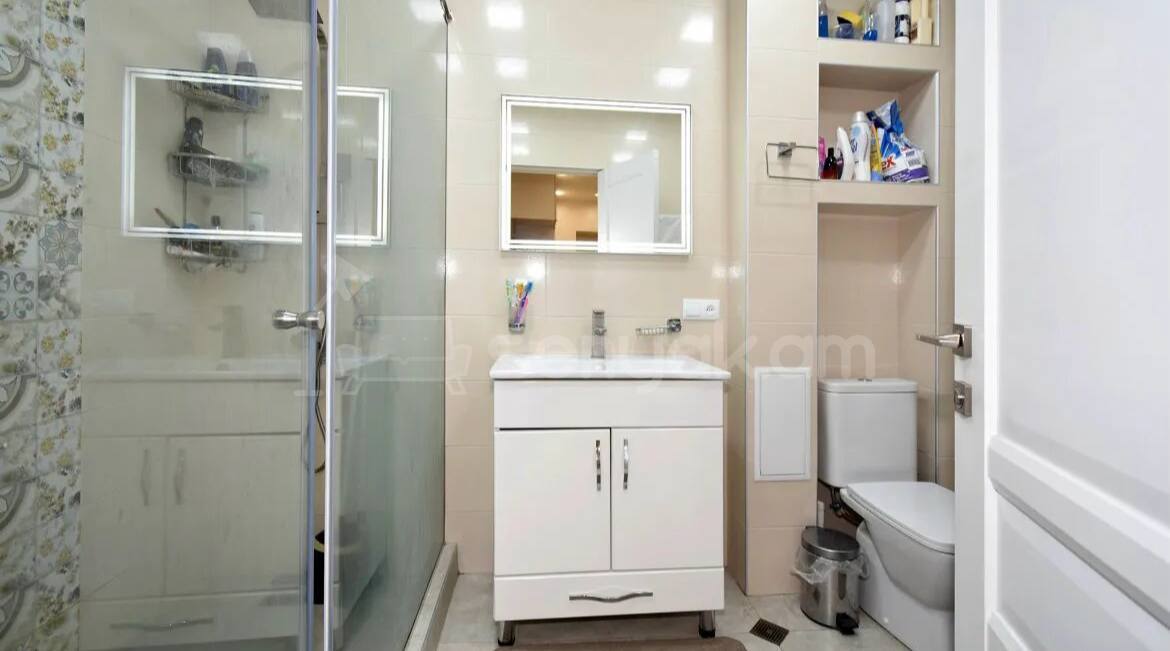 3 Սենյականոց Բնակարան Քարե Շենքում, 88քմ, 4/5 հարկ, Կապիտալ Վերանորոգված