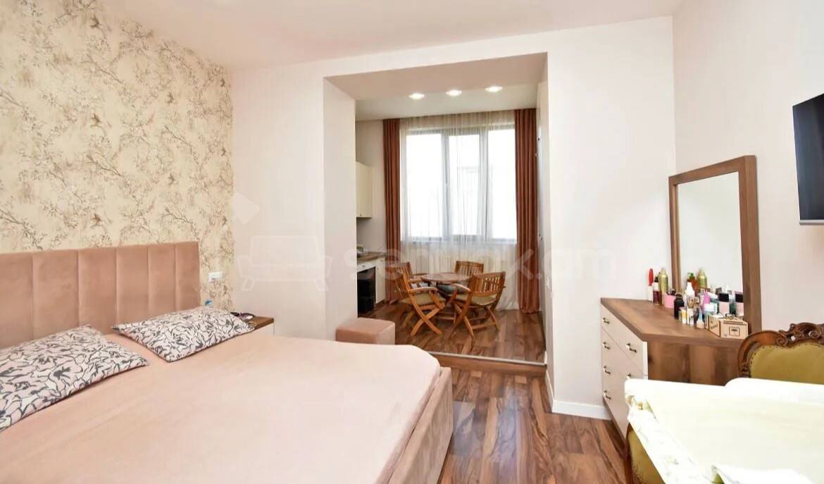 3 Սենյականոց Բնակարան Քարե Շենքում, 88քմ, 4/5 հարկ, Կապիտալ Վերանորոգված