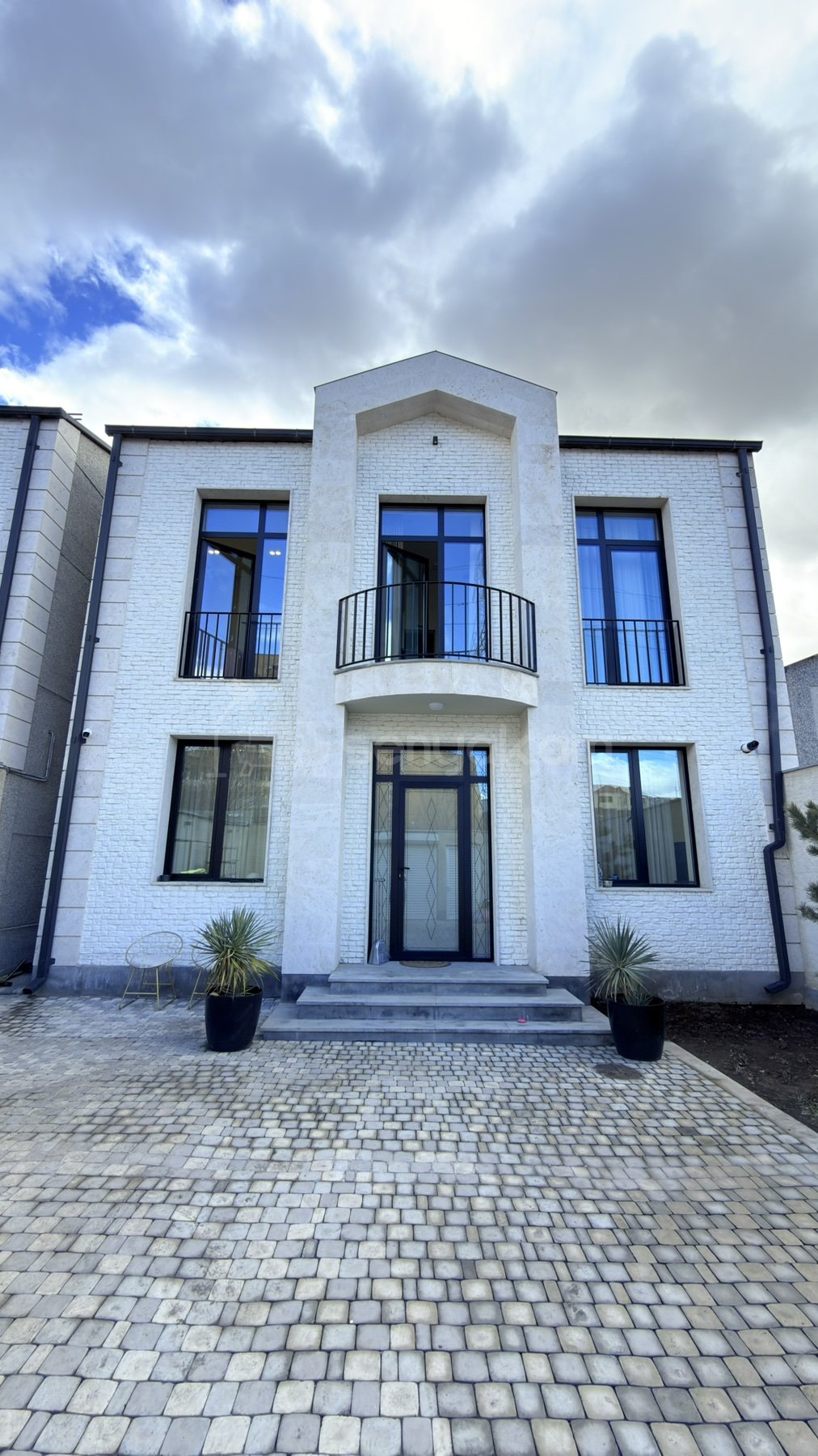 4 Սենյականոց Շքեղ Առանձնատուն, 350քմ, Լողավազանով