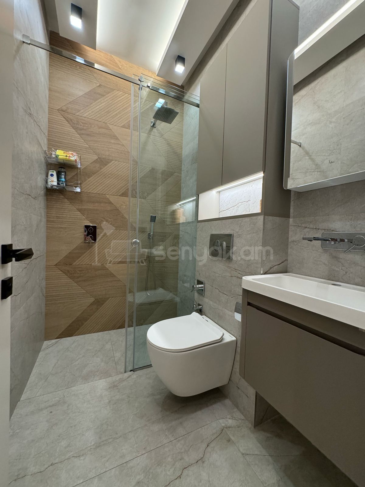 2 Սենյականոց Բնակարան Քարե Շենքում, 55քմ, 4/5 հարկ, Դիզայներական Վերանորոգված