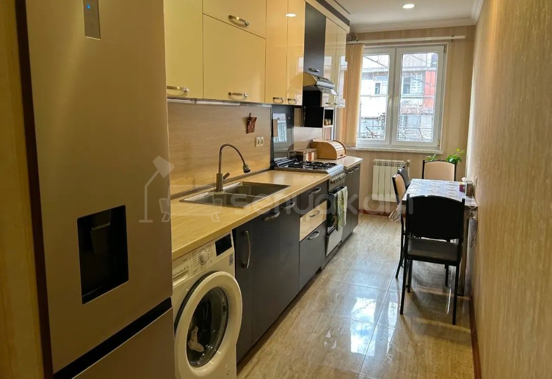 3 Սենյականոց Բնակարան Քարե Շենքում, 91քմ, 2/5 հարկ, Դիզայներական Վերանորոգված