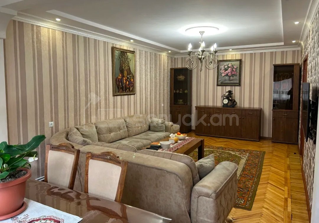 3 Սենյականոց Բնակարան Քարե Շենքում, 91քմ, 2/5 հարկ, Դիզայներական Վերանորոգված