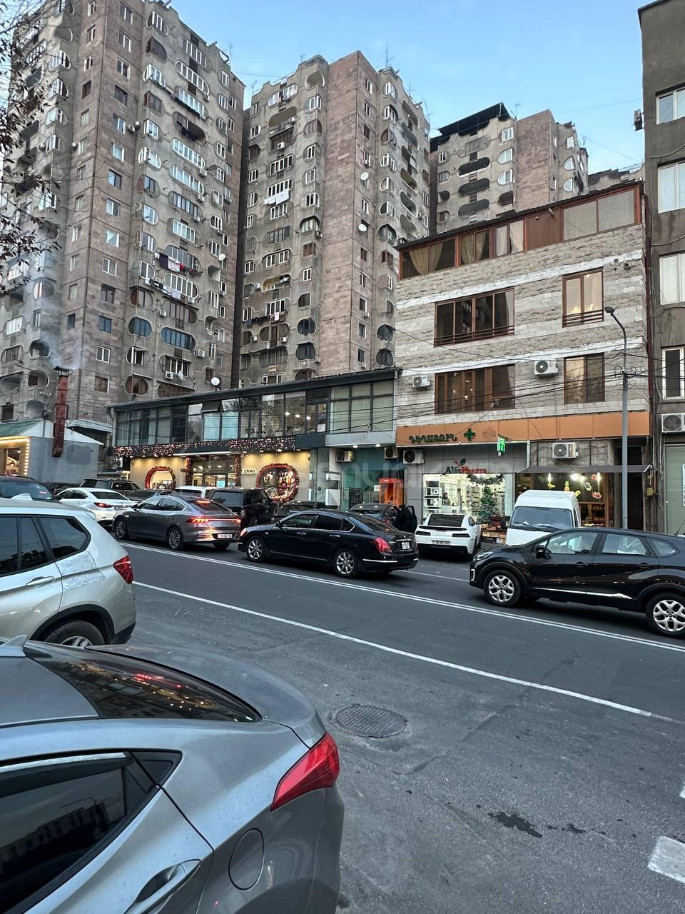 2 Սենյականոց Բնակարան Քարե Շենքում, 40քմ, 2/4 հարկ, Կապիտալ Վերանորոգված