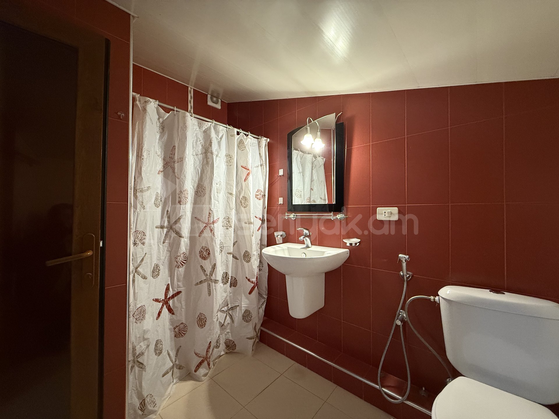 5 Սենյականոց Բնակարան Նորակառույց Քարե Շենքում, 179քմ, 5/5 հարկ, Կապիտալ Վերանորոգված, Կահավորված, Արևկող