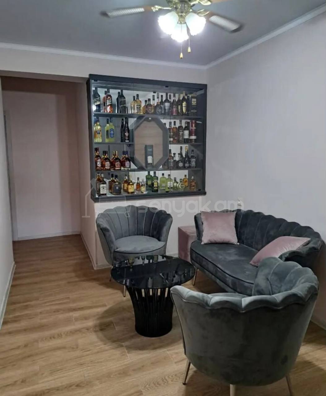 5 Սենյականոց Բնակարան Քարե Շենքում, 130քմ, 3/5 հարկ, Կապիտալ Վերանորոգված