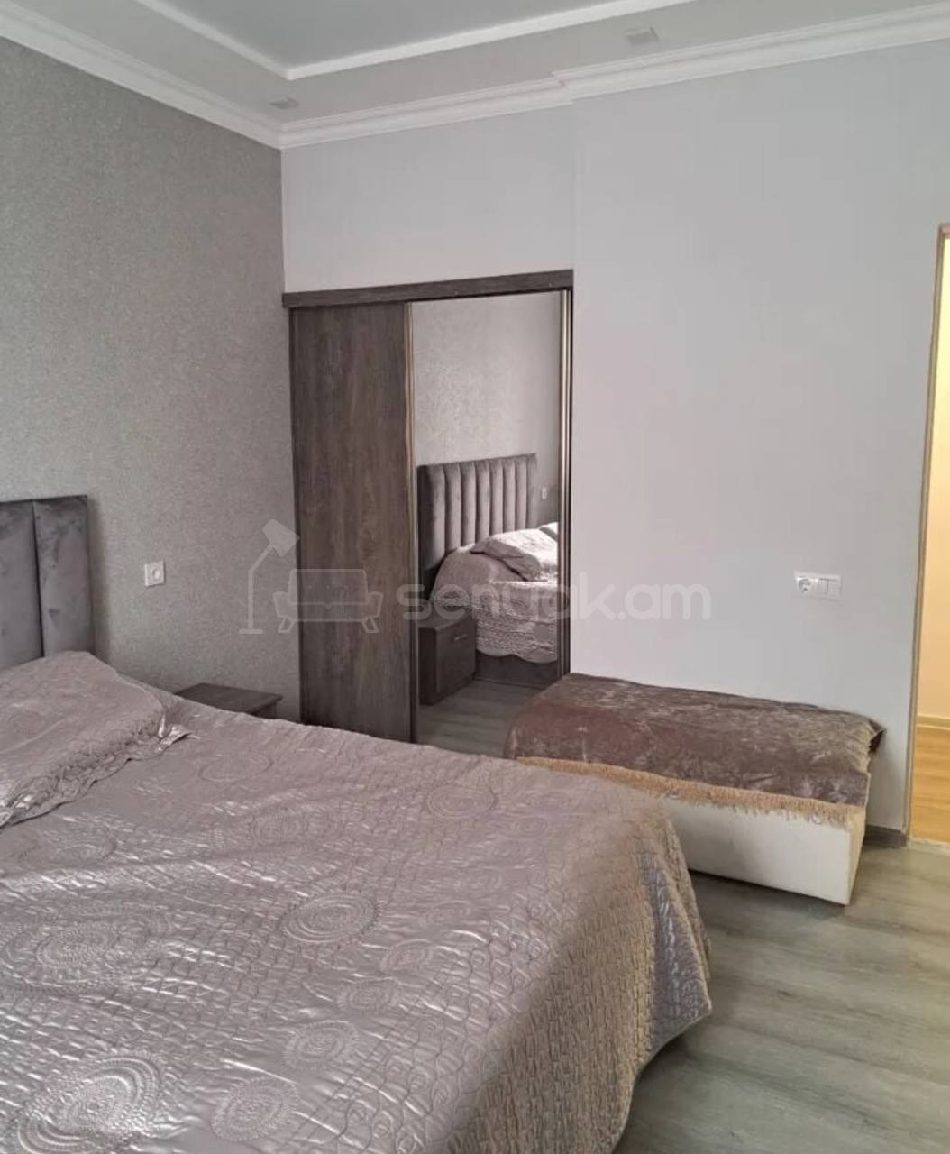 5 Սենյականոց Բնակարան Քարե Շենքում, 130քմ, 3/5 հարկ, Կապիտալ Վերանորոգված