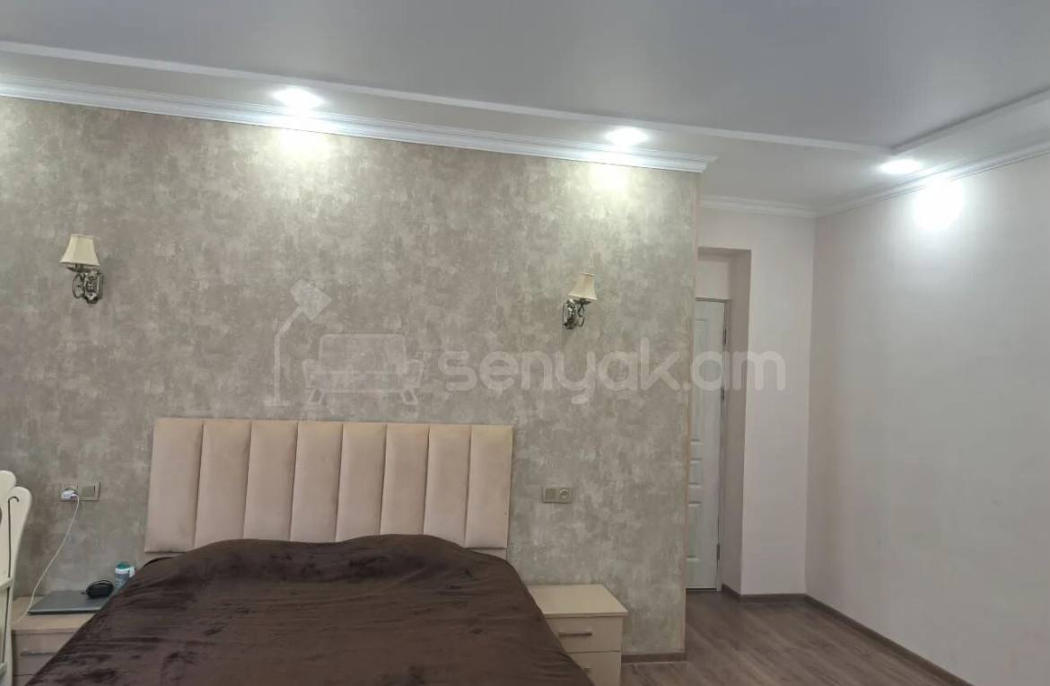 5 Սենյականոց Բնակարան Քարե Շենքում, 130քմ, 3/5 հարկ, Կապիտալ Վերանորոգված