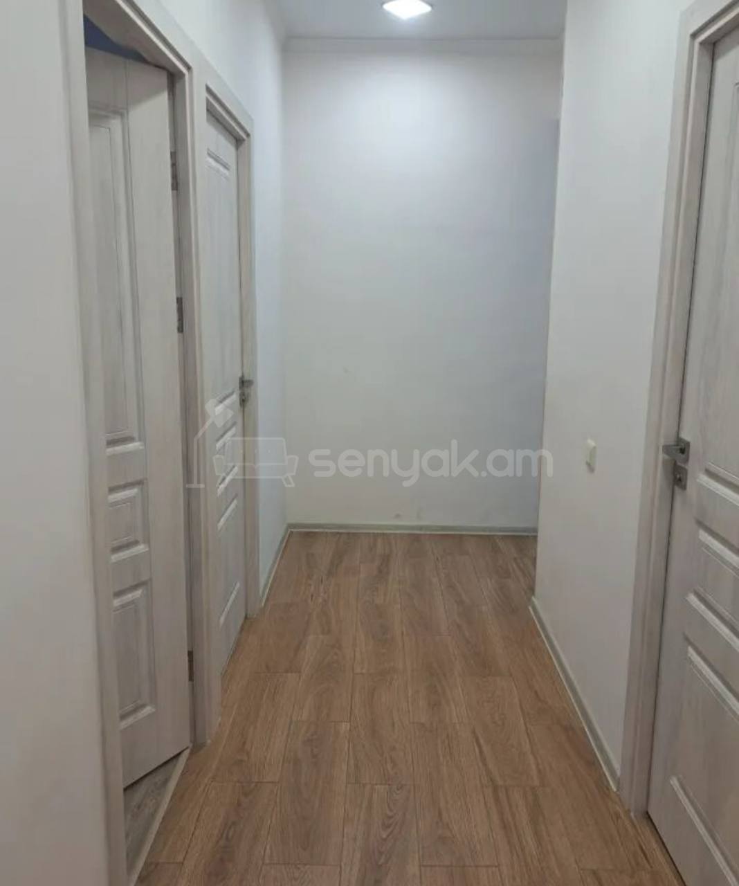 5 Սենյականոց Բնակարան Քարե Շենքում, 130քմ, 3/5 հարկ, Կապիտալ Վերանորոգված