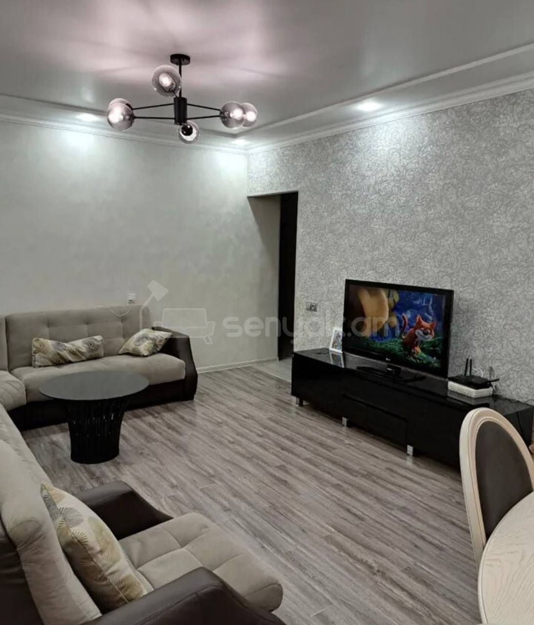 5 Սենյականոց Բնակարան Քարե Շենքում, 130քմ, 3/5 հարկ, Կապիտալ Վերանորոգված