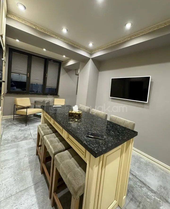 3 Սենյականոց Բնակարան, 97քմ, 10/14 հարկ, Կապիտալ Վերանորոգված