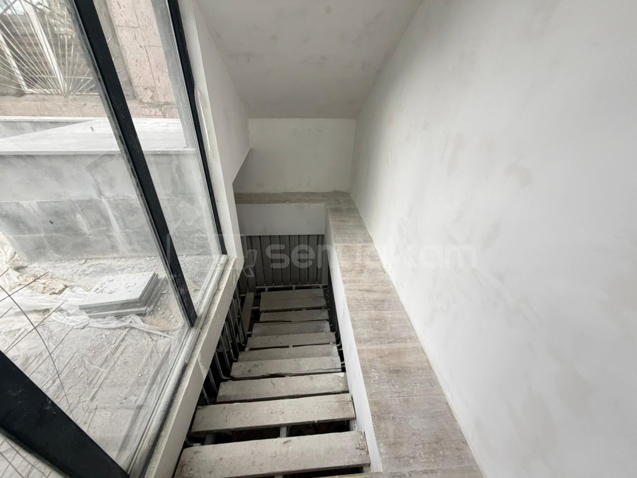 Նորակառույց Օֆիսային Տարածք, 250քմ