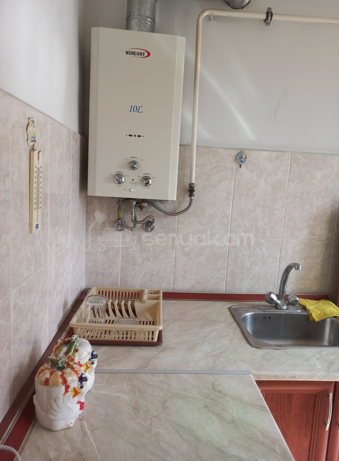 1 Սենյականոց Բնակարան Քարե Շենքում, 30քմ, 2/4 հարկ, Նորմալ Վիճակում, Կահավորված, Արևկող