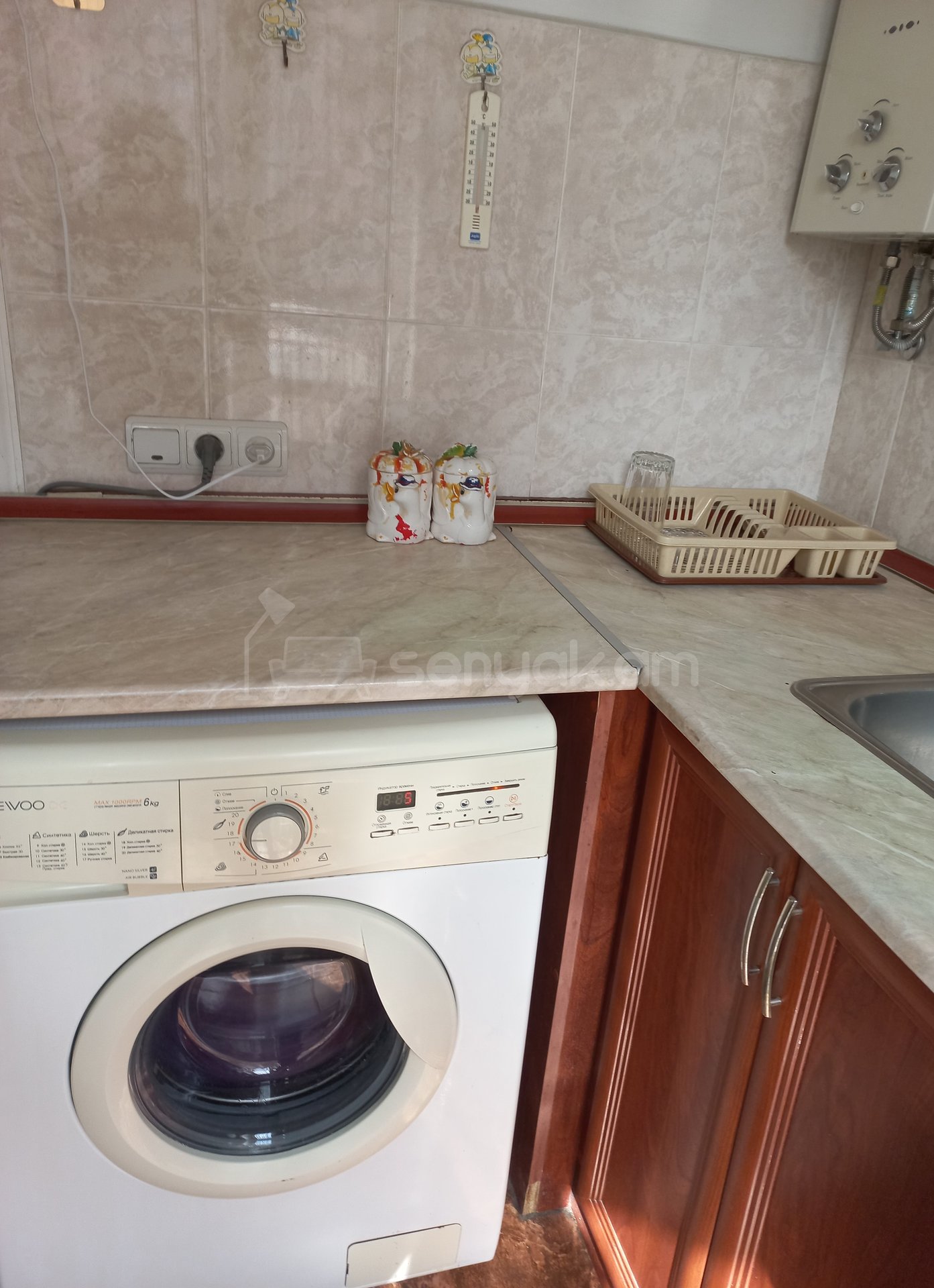 1 Սենյականոց Բնակարան Քարե Շենքում, 30քմ, 2/4 հարկ, Նորմալ Վիճակում, Կահավորված, Արևկող