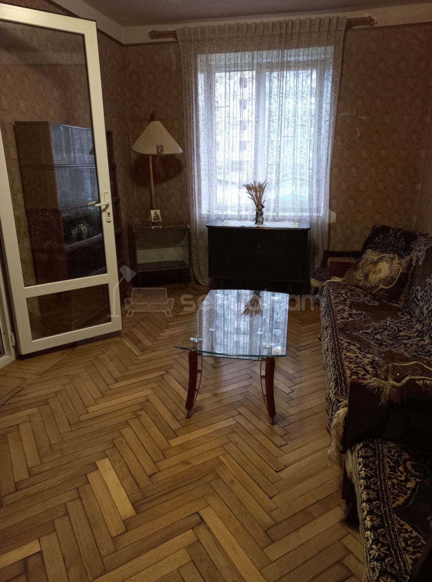 1 Սենյականոց Բնակարան Քարե Շենքում, 30քմ, 2/4 հարկ, Նորմալ Վիճակում, Կահավորված, Արևկող