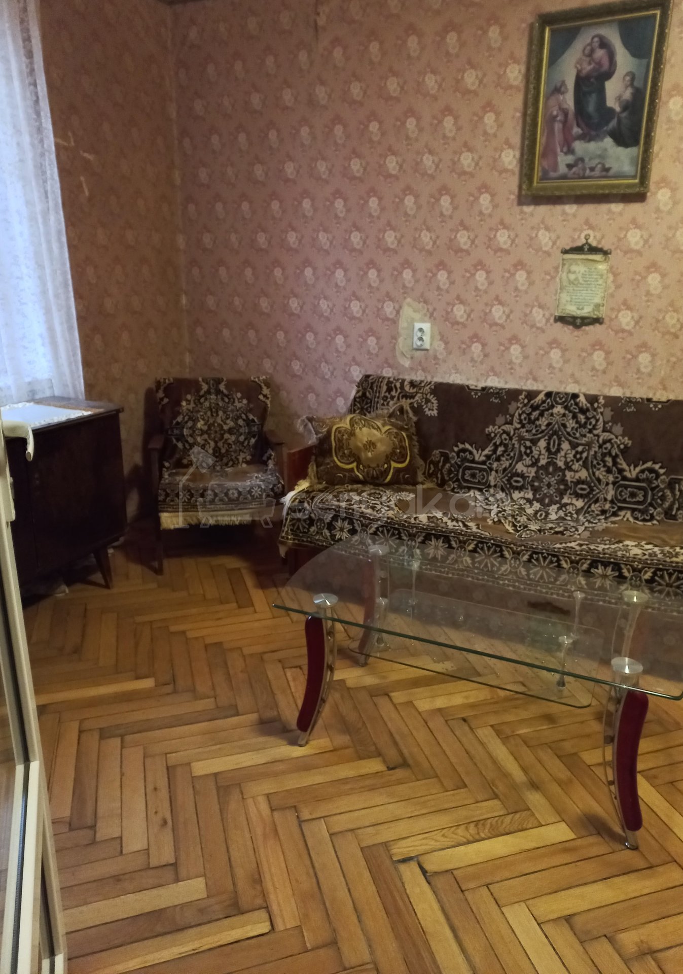 1 Սենյականոց Բնակարան Քարե Շենքում, 30քմ, 2/4 հարկ, Նորմալ Վիճակում, Կահավորված, Արևկող