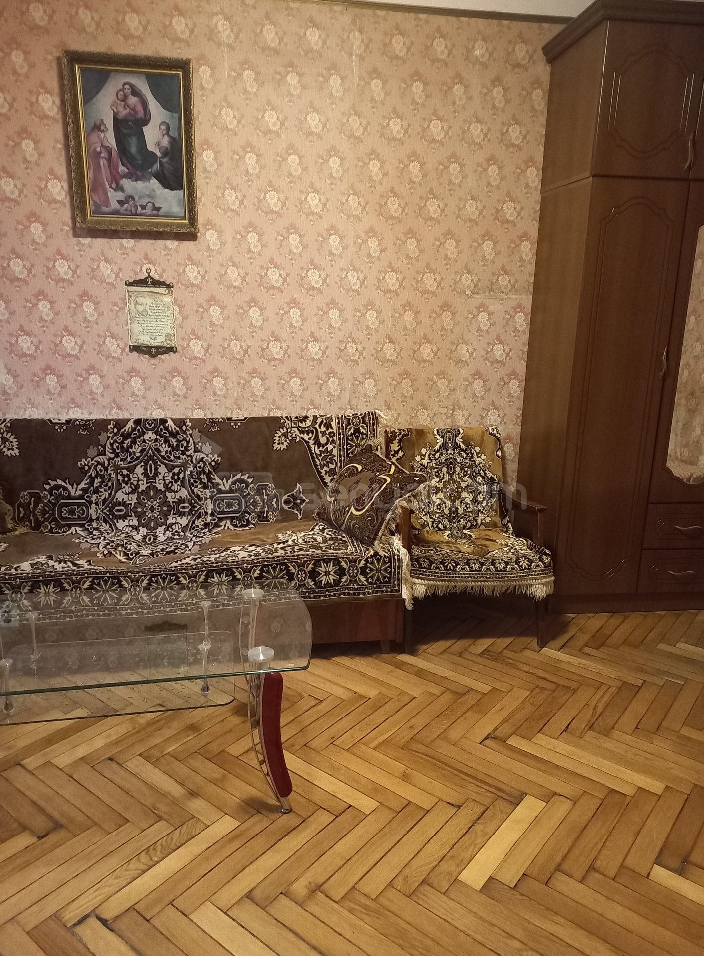 1 Սենյականոց Բնակարան Քարե Շենքում, 30քմ, 2/4 հարկ, Նորմալ Վիճակում, Կահավորված, Արևկող