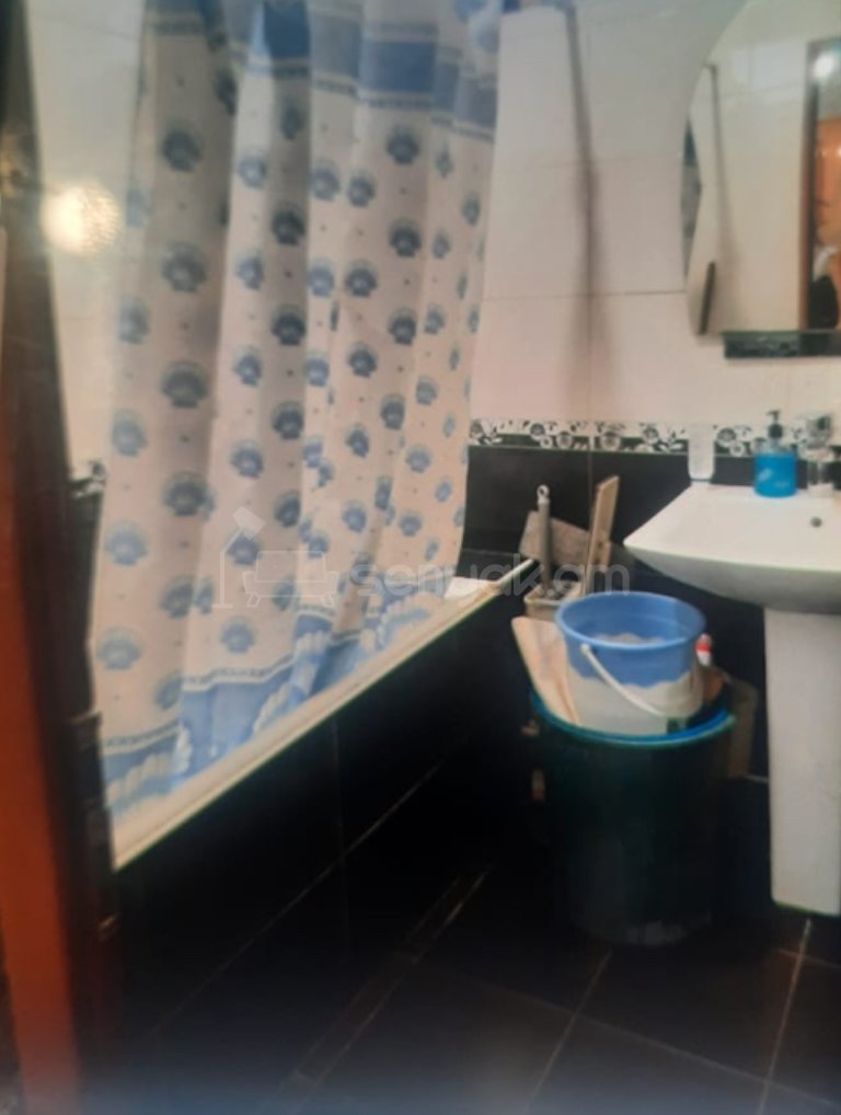 4 Սենյականոց Բնակարան Քարե Շենքում, 110քմ, 3/5 հարկ, Նորմալ Վիճակում, Կահավորված, Արևկող