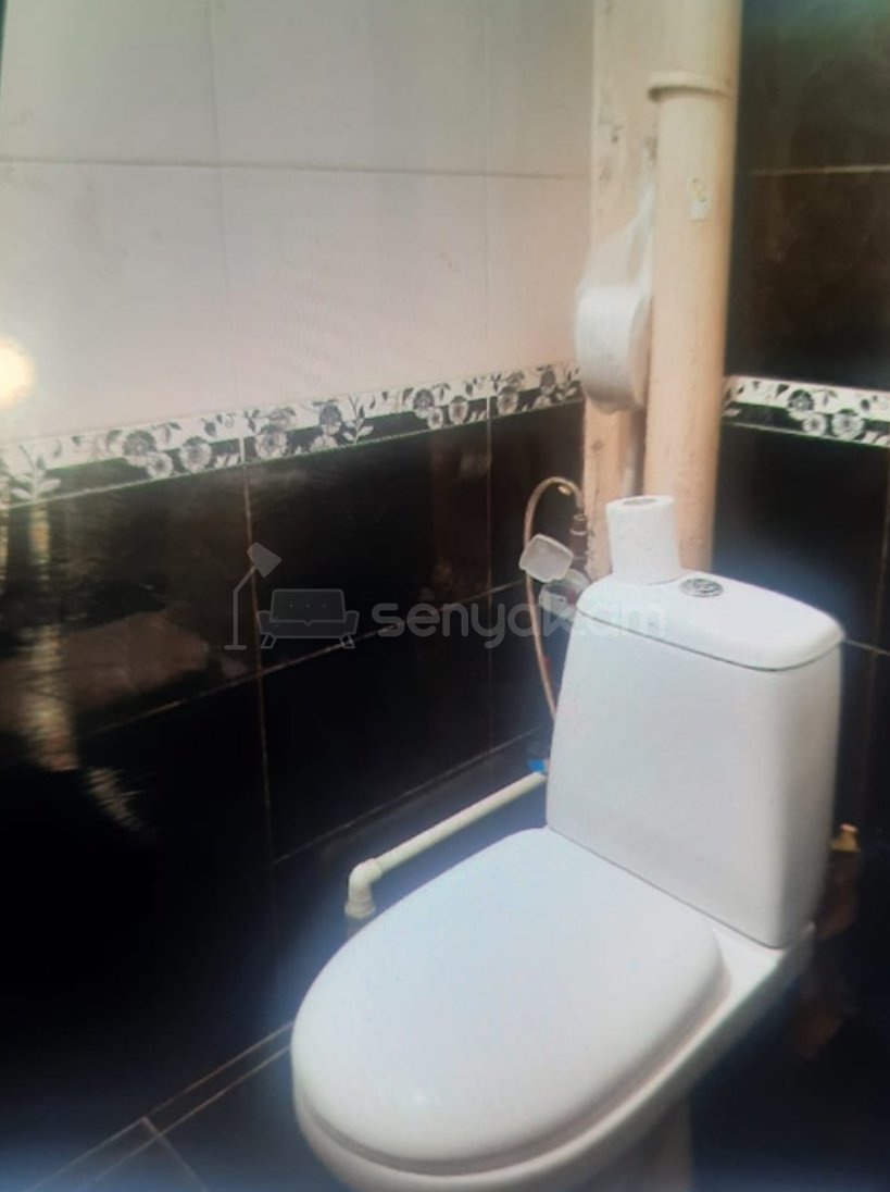 4 Սենյականոց Բնակարան Քարե Շենքում, 110քմ, 3/5 հարկ, Նորմալ Վիճակում, Կահավորված, Արևկող