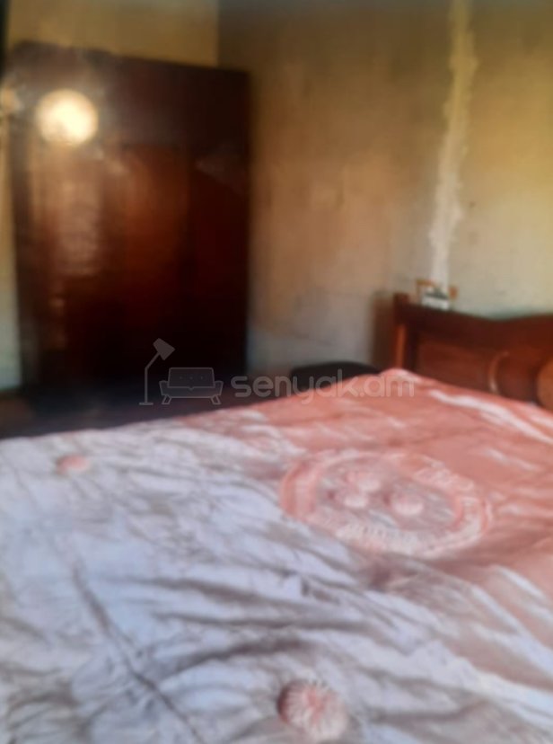 4 Սենյականոց Բնակարան Քարե Շենքում, 110քմ, 3/5 հարկ, Նորմալ Վիճակում, Կահավորված, Արևկող