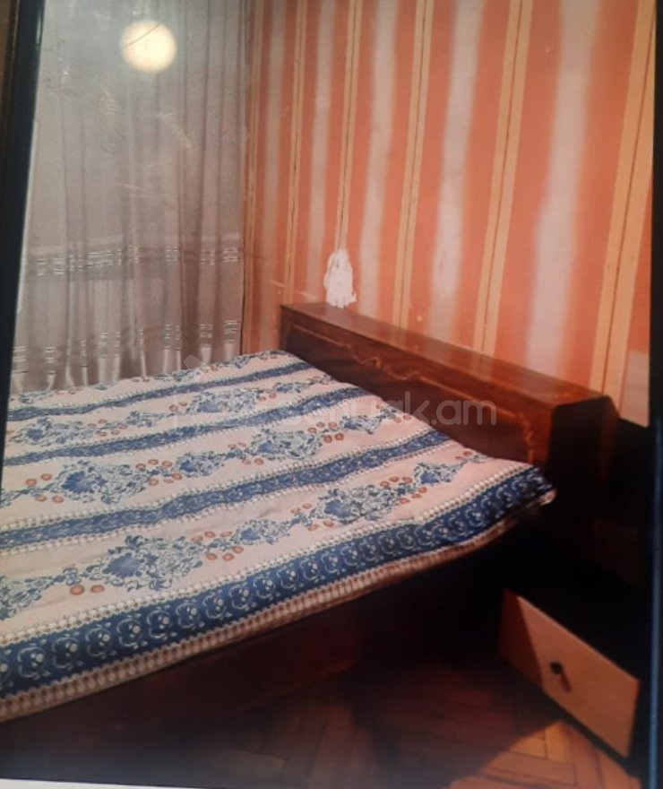 4 Սենյականոց Բնակարան Քարե Շենքում, 110քմ, 3/5 հարկ, Նորմալ Վիճակում, Կահավորված, Արևկող