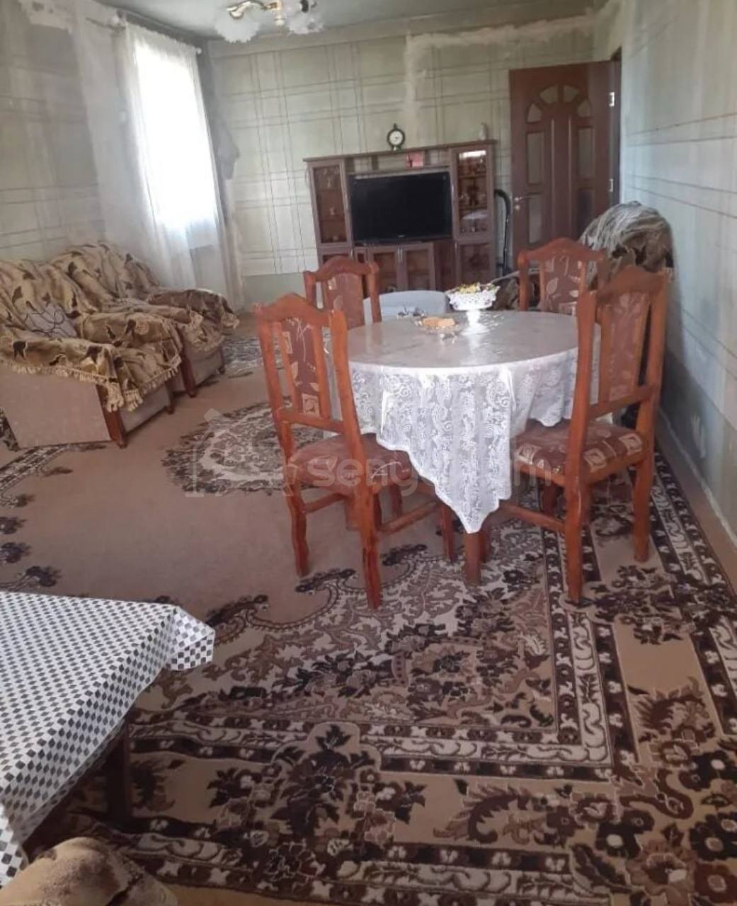 4 Սենյականոց Բնակարան Քարե Շենքում, 110քմ, 3/5 հարկ, Նորմալ Վիճակում, Կահավորված, Արևկող