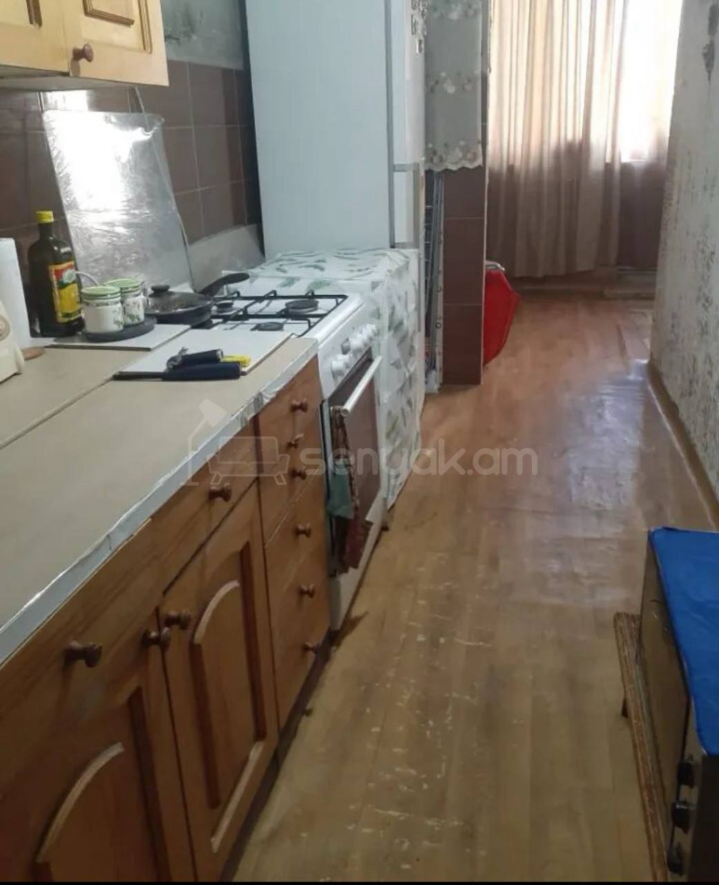 4 Սենյականոց Բնակարան Քարե Շենքում, 110քմ, 3/5 հարկ, Նորմալ Վիճակում, Կահավորված, Արևկող