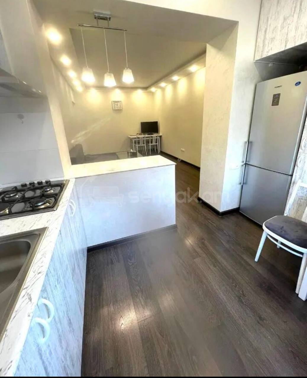 2 Սենյականոց Բնակարան Քարե Շենքում, 50քմ, 3/5 հարկ, Կապիտալ Վերանորոգված, Կահավորված, Արևկող