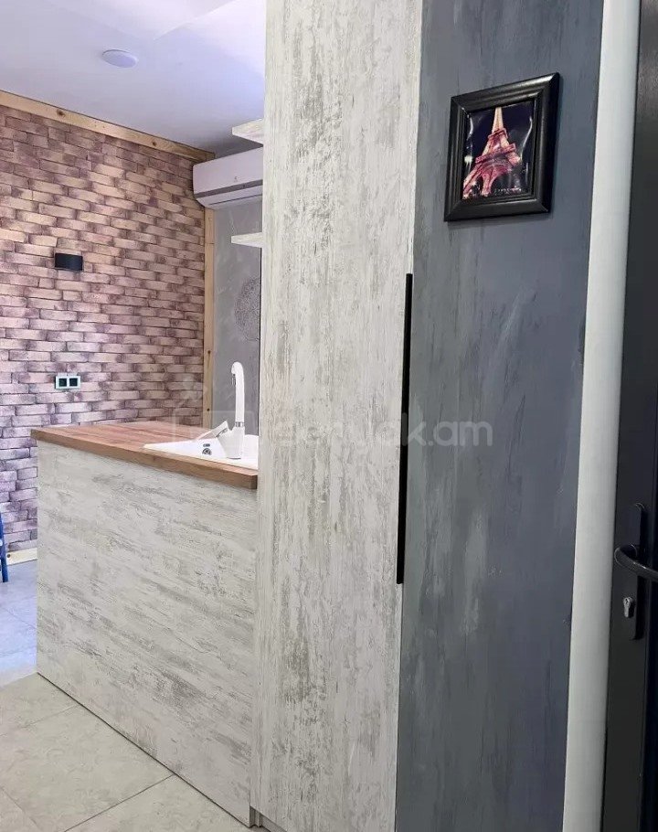 2 Սենյականոց Բնակարան Քարե Շենքում, 30քմ, 4/5 հարկ, Կապիտալ Վերանորոգված