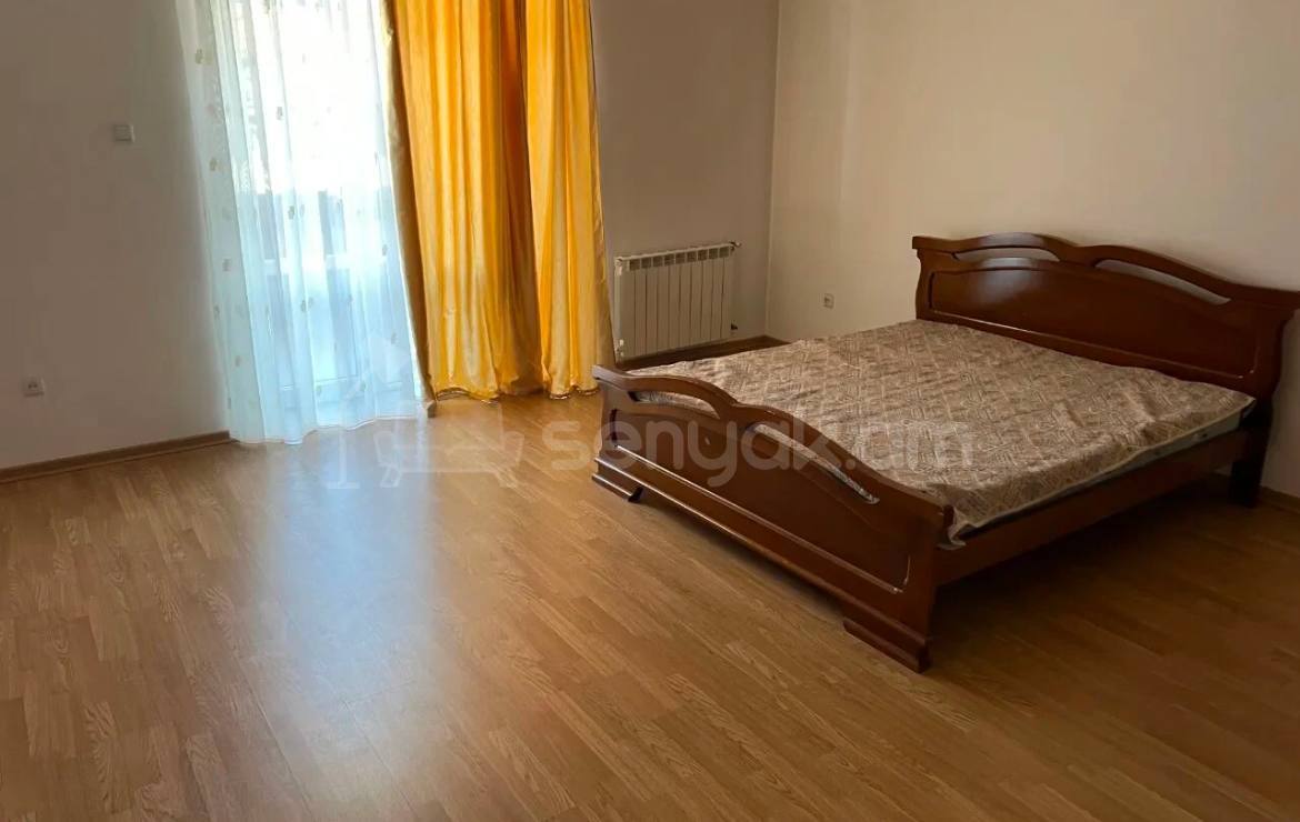 3 Սենյականոց Բնակարան Քարե Շենքում, 175քմ, 2/5 հարկ, Կապիտալ Վերանորոգված, Կահավորված, Արևկող