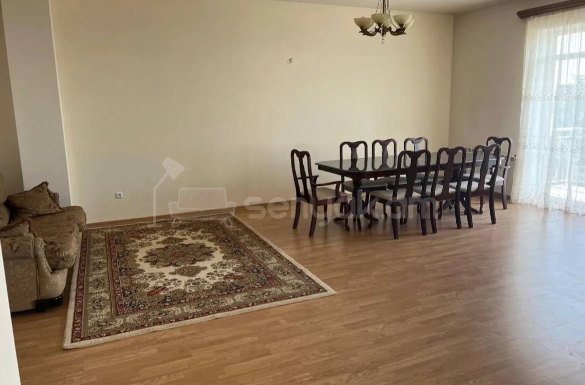 3 Սենյականոց Բնակարան Քարե Շենքում, 175քմ, 2/5 հարկ, Կապիտալ Վերանորոգված, Կահավորված, Արևկող