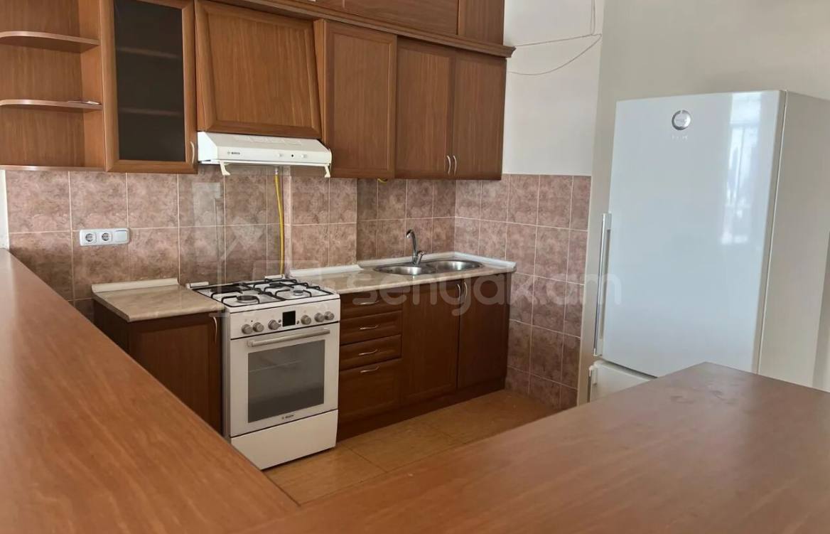 3 Սենյականոց Բնակարան Քարե Շենքում, 175քմ, 2/5 հարկ, Կապիտալ Վերանորոգված, Կահավորված, Արևկող