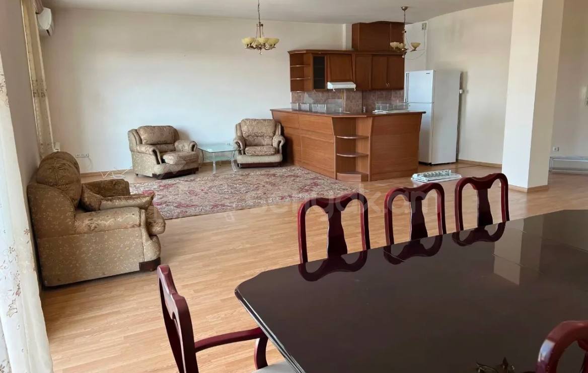 3 Սենյականոց Բնակարան Քարե Շենքում, 175քմ, 2/5 հարկ, Կապիտալ Վերանորոգված, Կահավորված, Արևկող