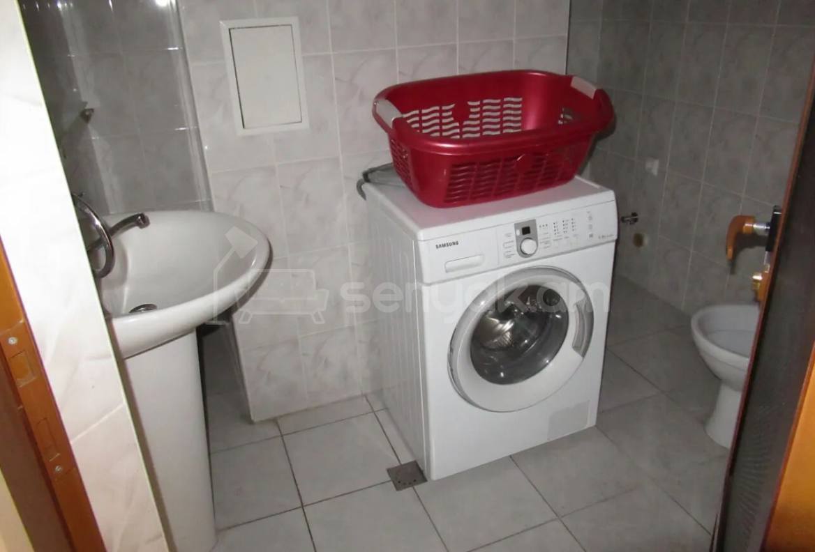 3 Սենյականոց Բնակարան Քարե Շենքում, 175քմ, 2/5 հարկ, Կապիտալ Վերանորոգված, Կահավորված, Արևկող