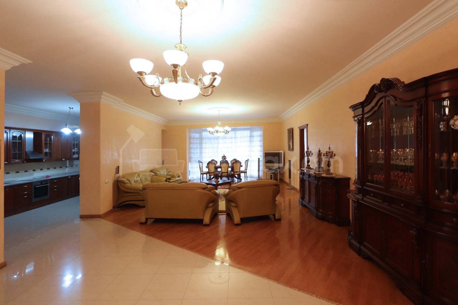 5 Սենյականոց Բնակարան, 240քմ, 8/12 հարկ, Կապիտալ Վերանորոգված