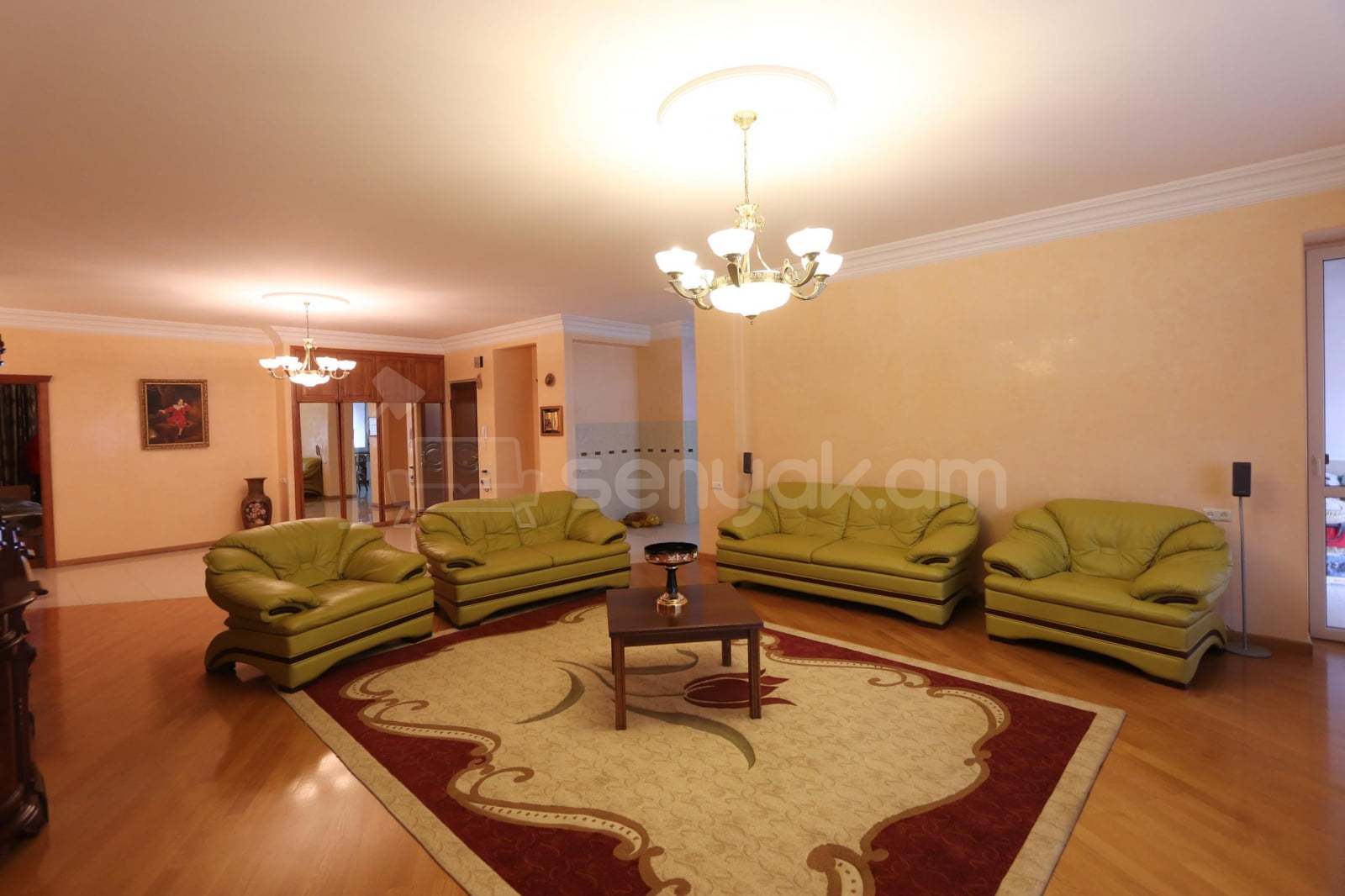 5 Սենյականոց Բնակարան, 240քմ, 8/12 հարկ, Կապիտալ Վերանորոգված