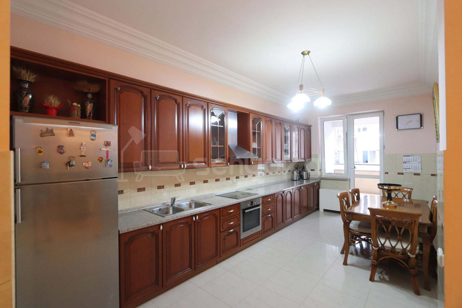 5 Սենյականոց Բնակարան, 240քմ, 8/12 հարկ, Կապիտալ Վերանորոգված