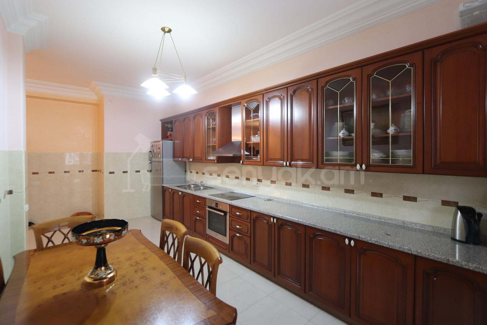 5 Սենյականոց Բնակարան, 240քմ, 8/12 հարկ, Կապիտալ Վերանորոգված