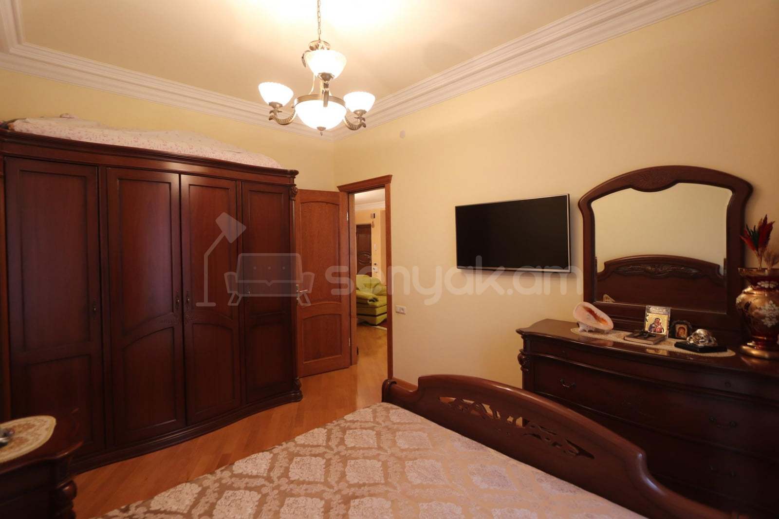 5 Սենյականոց Բնակարան, 240քմ, 8/12 հարկ, Կապիտալ Վերանորոգված