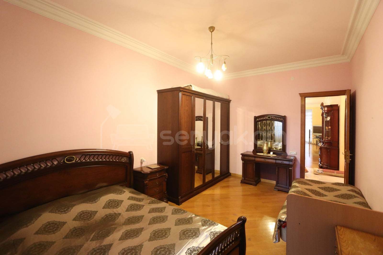 5 Սենյականոց Բնակարան, 240քմ, 8/12 հարկ, Կապիտալ Վերանորոգված