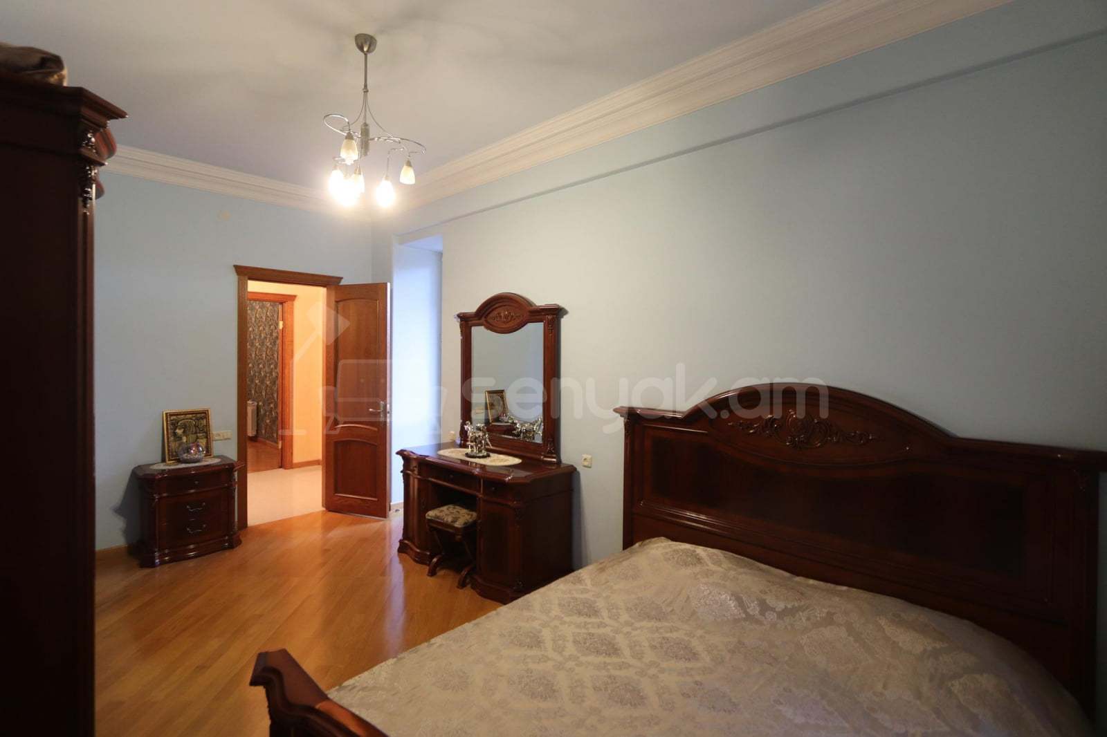 5 Սենյականոց Բնակարան, 240քմ, 8/12 հարկ, Կապիտալ Վերանորոգված