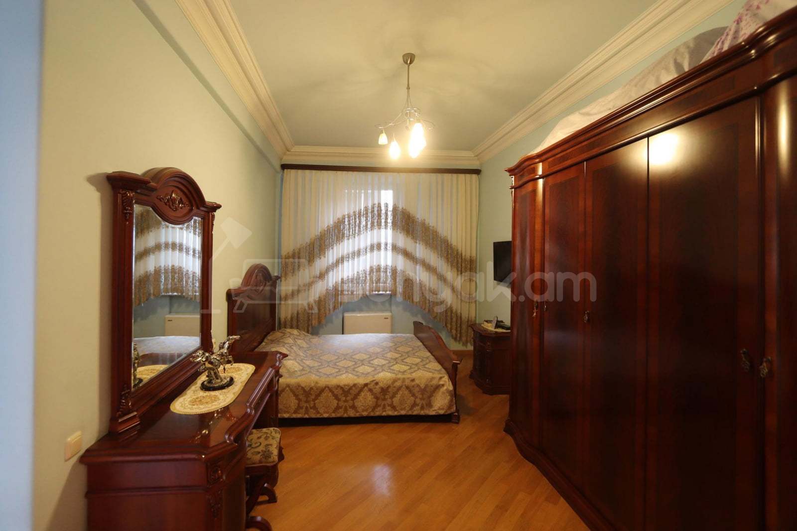 5 Սենյականոց Բնակարան, 240քմ, 8/12 հարկ, Կապիտալ Վերանորոգված