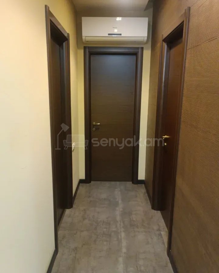 3 Սենյականոց Բնակարան Քարե Շենքում, 70քմ, 4/4 հարկ, Նորմալ Վիճակում, Կահավորված