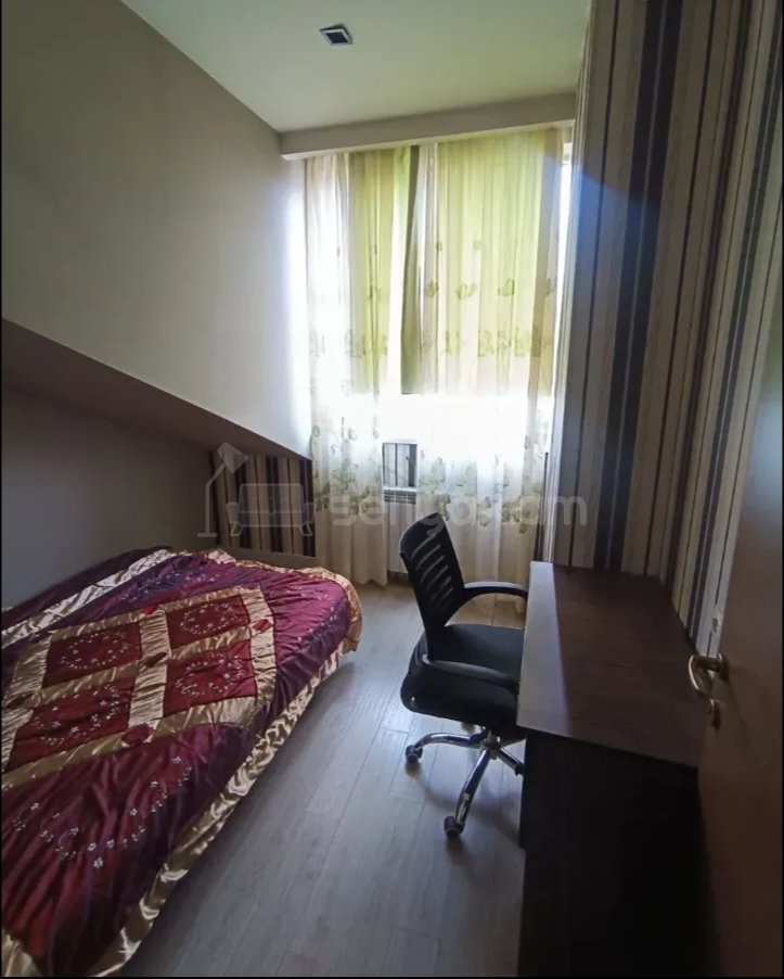 3 Սենյականոց Բնակարան Քարե Շենքում, 70քմ, 4/4 հարկ, Նորմալ Վիճակում, Կահավորված