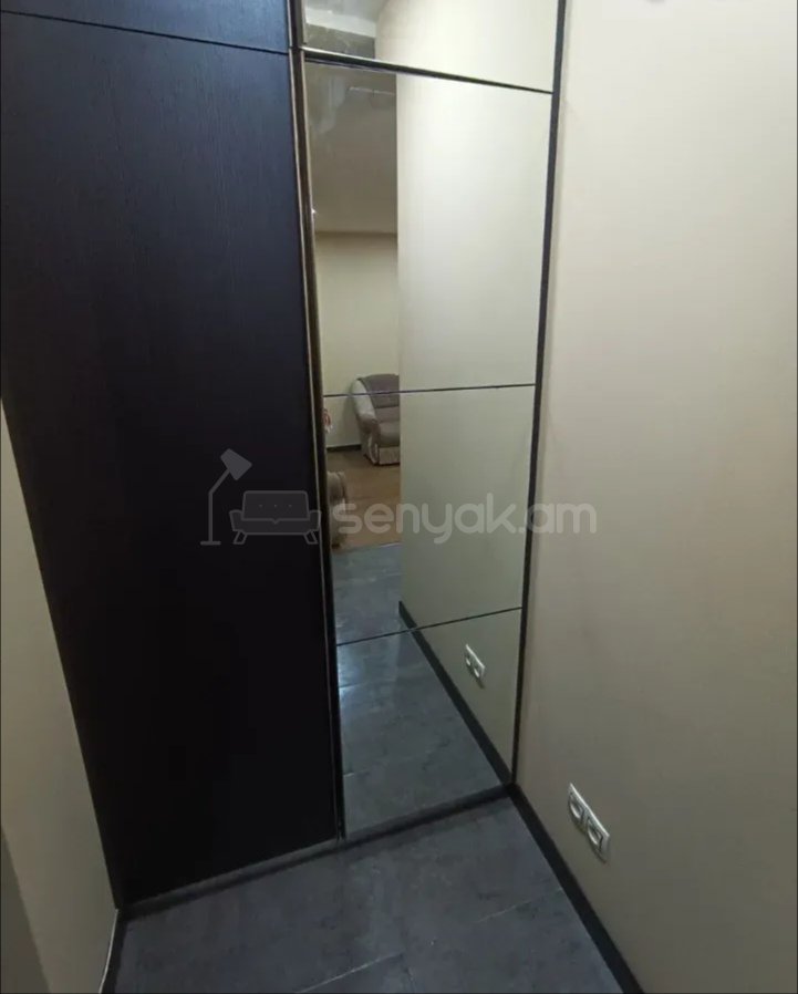 3 Սենյականոց Բնակարան Քարե Շենքում, 70քմ, 4/4 հարկ, Նորմալ Վիճակում, Կահավորված