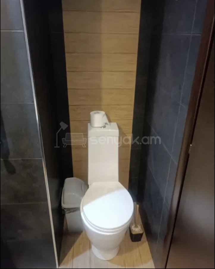 3 Սենյականոց Բնակարան Քարե Շենքում, 70քմ, 4/4 հարկ, Նորմալ Վիճակում, Կահավորված